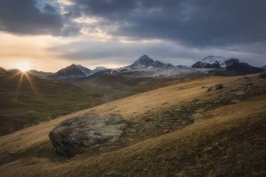 Sarala-Saz: A Mysterious Jailoo Nestled Among the High Mountains
